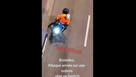 Nufilmuota, kaip &scaron;aulys pabėga motociklu i&scaron; nusikaltimo vietos Briuselyje