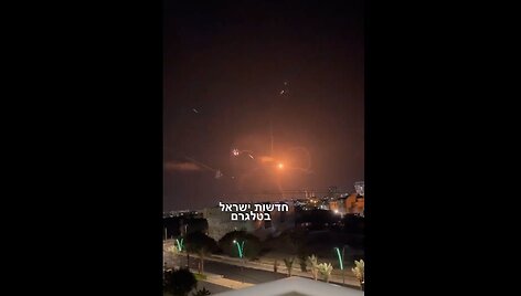 Nufilmuota, kaip &bdquo;Geležinis kupolas&ldquo; numu&scaron;inėja &bdquo;Hamas&ldquo; raketas