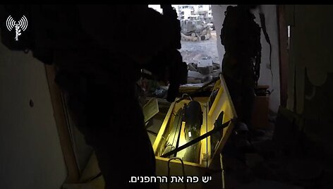 Izraelio kariai aptiko &bdquo;Hamas&ldquo; dronų gamyklą ir ginklų sandėlį
