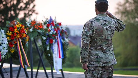 Nyderlandų kontingento kariai Kauno IX forto memorialiniame komplekse pagerbė žuvusiuosius karuose ir taikos palaikymo operacijose