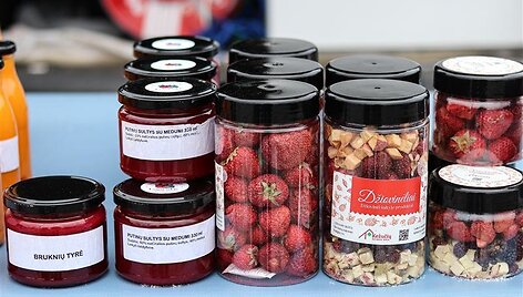 I&scaron; lysvės vasarą &ndash; į lėk&scaron;tes visus metus: &bdquo;Ogmios miesto&ldquo; ūkininkų turguje džiugina &scaron;altyje džiovinti produktai