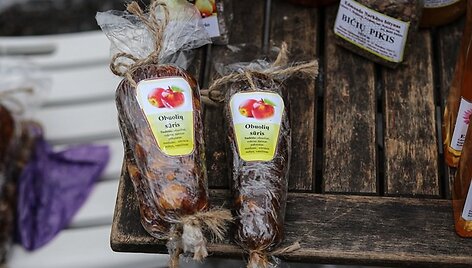 &bdquo;Ogmios miesto&ldquo; ūkininkų turguje &ndash; natūralūs, kaimi&scaron;ki delikatesai: ko čia ras rūkytos mėsos ir žuvies mylėtojai? 