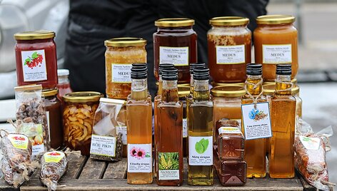 &bdquo;Ogmios miesto&ldquo; ūkininkų turguje &ndash; natūralūs, kaimi&scaron;ki delikatesai: ko čia ras rūkytos mėsos ir žuvies mylėtojai? 
