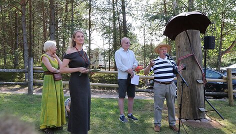 Stripeikiuose užgimė Bičių Respublika: ambasadoriumi tapo Valinskas