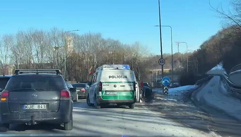 gelezinio-vilko-g-triju-automobiliu-susidurimas