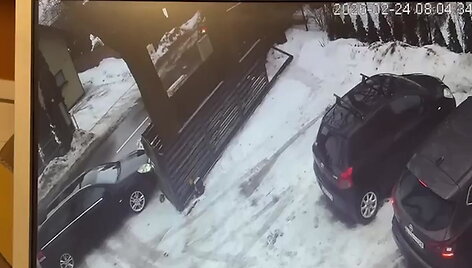 del-slidaus-kelio-automobilis-rezesi-i-duju-kolonele