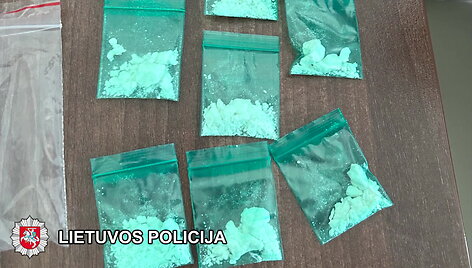 klaipedoje-baudziamojon-atsakomyben-uz-galima-narkotiniu-medziagu-platinima-patraukti-keturi-asmenys