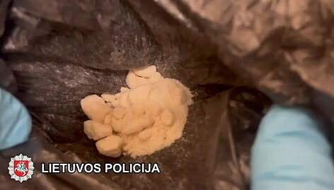 klaipedos-kriminalistai-su-ikalciais-sulaike-asmeni-itariama-platinusi-narkotines-medziagas