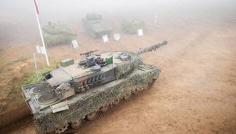 Pirmųjų Lietuvos kariuomenės tankų įgulų vykdomas kovinis &scaron;audymas i&scaron; tankų &bdquo;Leopard 2A6&ldquo;