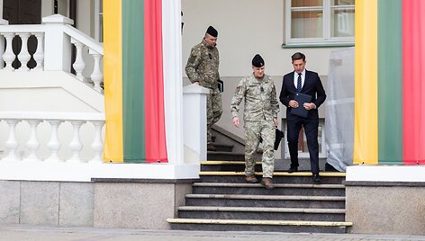 Gynybos &scaron;tabo vir&scaron;ininkas Giedrius Premeneckas ir žvalgybos tarnybų vadovai po susitikimo su Gitanu Nausėda