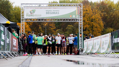 Bėgimas skiriamas mirusiems Lietuvos kariams atminti ir paramai jų &scaron;eimoms sutelkt