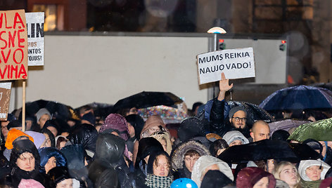 Protestas prie Seimo: „Dešimt tylos minučių" 