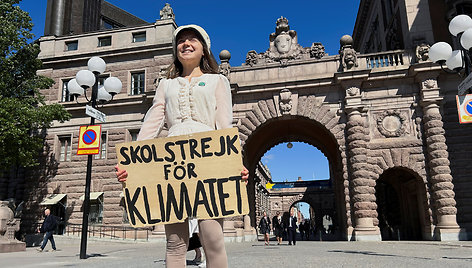 Greta baigė mokyklą, atsisakyti protestų dėl klimato neketina – „Kova tik prasidėjo“