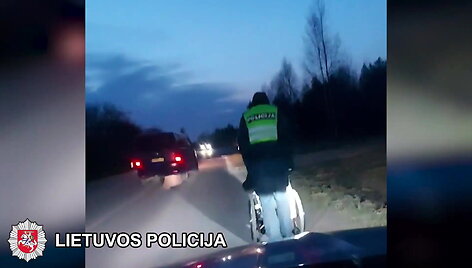 kelione-namo-su-policijos-ekipazu