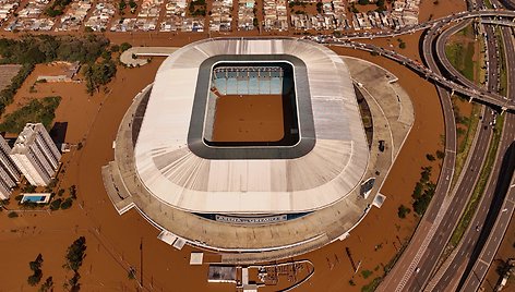Po liūčių apsemtas stadionas Porto Alegrėje, Brazilijoje