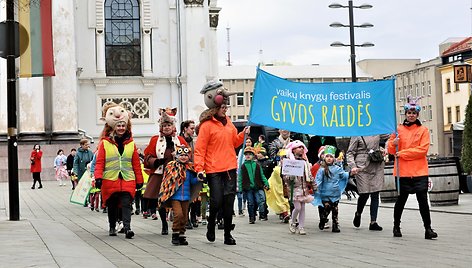 Festivalio „Gyvos raidės“ eisena