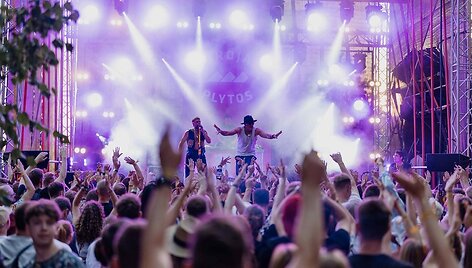 Uostamiestyje &bdquo;&Scaron;vyturys BHouse&ldquo; erdvėje o&scaron;ė skonių ir muzikos jūra: į Aludarių dienos festivalį susirinko tūkstančiai