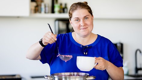 Dovilė Filmanavičiūtė su šeima šaltibarščius valgo visus metus: pasidalijo išskirtiniu receptu