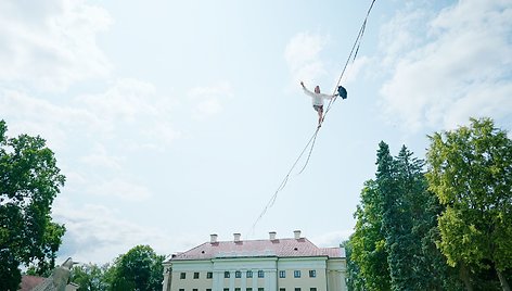 Ten galima prarasti amą, juoktis iki ašarų ir paskęsti gėlių jūrose: prasidėjo ryškiausias vasaros festivalis Lietuvoje