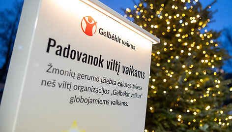 Vilniuje įžiebta &bdquo;Gelbėkit vaikus&ldquo; ir &bdquo;Rimi&ldquo; Gerumo eglutė