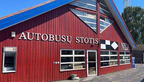 Nidos autobusų stoties fasadas