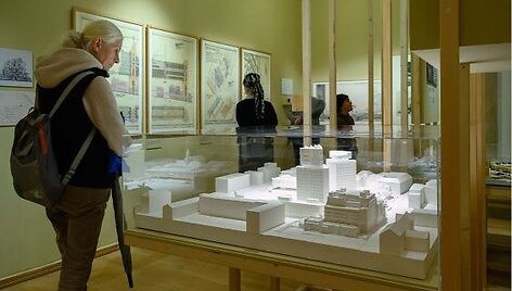 Socmodernizmo architektūra, romantinė tapyba, Jogailaičių epocha, ukrainiečių dailininkų darbai ir kitos teminės Lenkijos muziejų parodos