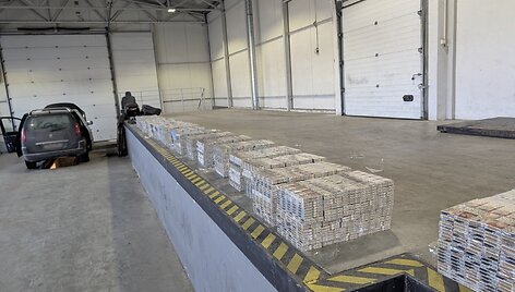 &Scaron;alčininkuose sulaikytas kontrabandą gabenęs automobilis