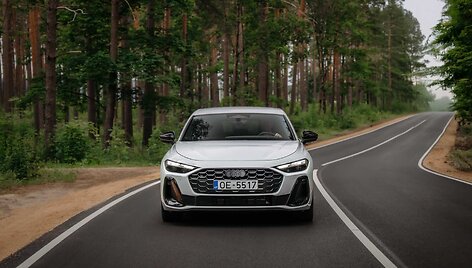 Naujasis &bdquo;Audi A5 e-hybrid&ldquo; &ndash; jau Lietuvoje: sporti&scaron;ka elegancija ir įspūdingas elektra nuvažiuojamas atstumas