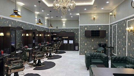 &bdquo;Vilnius Outlet&ldquo; duris atvėrė nauja vyrų kirpykla: salonas &bdquo;Kingsman Barber&ldquo; kviečia pasijusti karaliais 