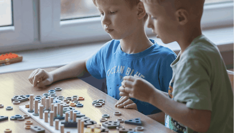 Mąstyti, kurti, tobulėti: į &bdquo;Ogmios miestą&ldquo; vaikus kviečia intelektinius talentus ugdantys būreliai  