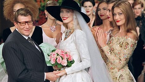 Prancūzų dizaineris Yves Saint Laurent`as ir Claudia Schiffer