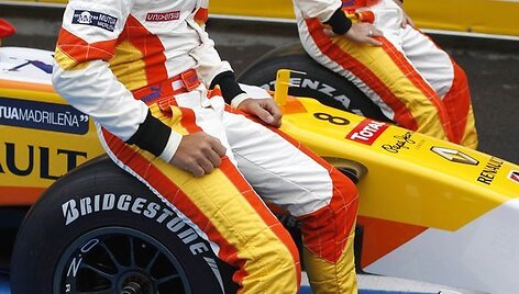 &bdquo;Renault&ldquo; komanda: 27 m. Fernando Alonso i&scaron; Ispanijos ir 22 m. Nelsonas Piquet jaunesnysis i&scaron; Brazilijos