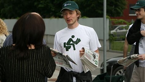 Dienra&scaron;čio dalinimo akcija pasitinkant vasarą