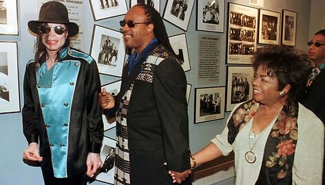 Michaeas Jacksonas, Stevie Wonderis ir Esther Gordy Edward