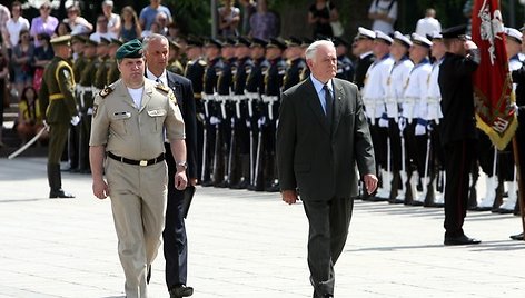 Valdžios regalijų grąžinimo prezidentui grąžinimo ceremonija