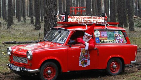 Kalėdų Senelis su savo kieta ma&scaron;ina