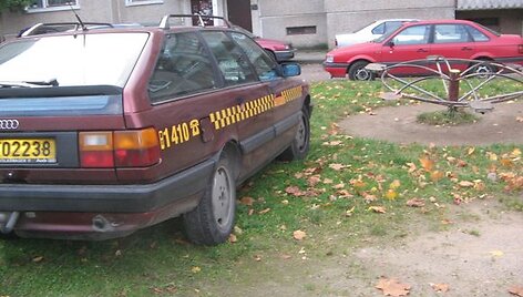 Taksi vaikų žaidimų aik&scaron;telėje 