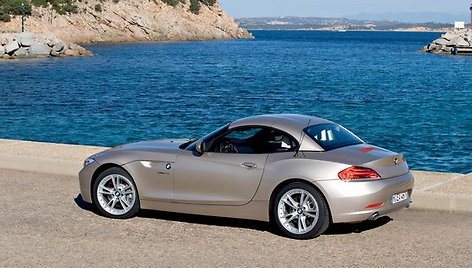 „BMW Z4“ su uždarytu stogu