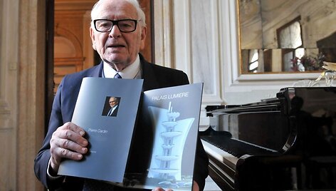 Pierre'as Cardinas su projekto nuotrauka