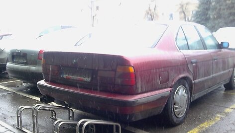 Fotopolicija: BMW dviratininkų vietoje