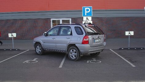 Fotopolicija. Skersas džipas. 