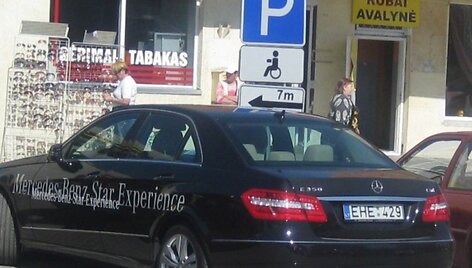 Kelmės neigalusis su Mercedes Benz