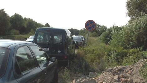 Fotopolicija. Automobilių statymo ypatumai Monci&scaron;kėse.