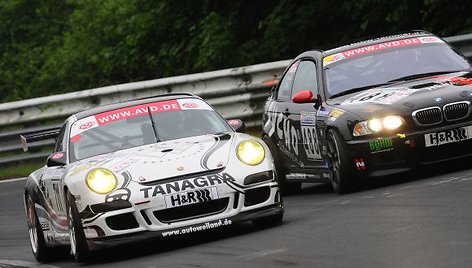 Lenktynes laimėjo gamyklinės „Porsche“ komandos „Manthey Racing“ nariai Marcel Tiemann, Marc Lieb ir Arno Klasen, vairavę „Porsche 911 GT3 RSR“.