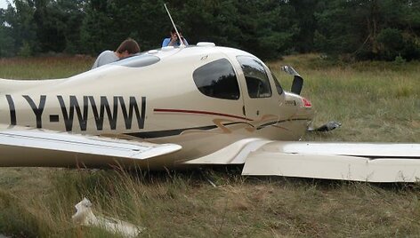 Verslininko Tado Karoso lėktuvas &bdquo;Cirrus SR22&ldquo; Nidoje