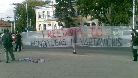 Piketas prie Jungtinės karalystės ambasados Vilniuje