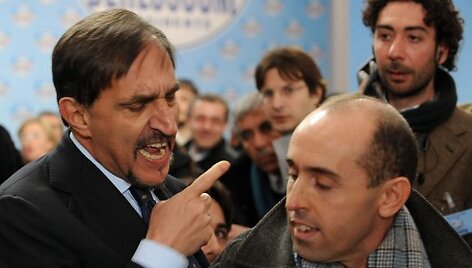 Ignazio La Russa (kairėje) užsipuolė žurnalistą Rocco Carlomagno