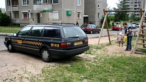 Fotopolicija: taksistas vaikų aik&scaron;telėje