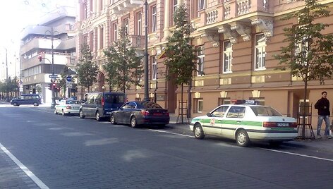 Fotopolicija: dviračių takas užstatytas automobiliais