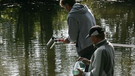 Aplinkosaugininkai ima &Scaron;y&scaron;os vandens bandinius